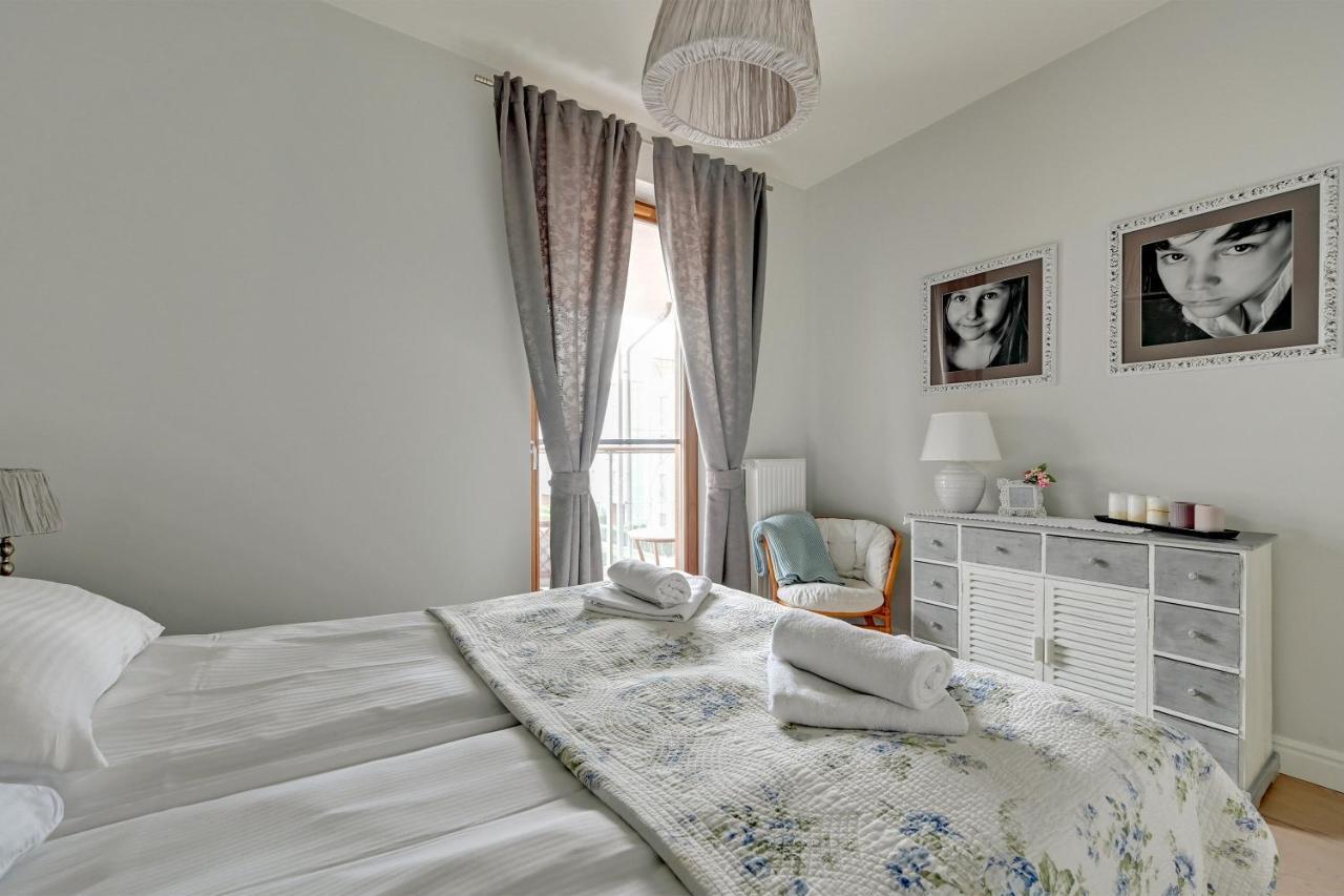 Apartments Riva - Nadmorski Dwor Premium กดัญสก์ ภายนอก รูปภาพ